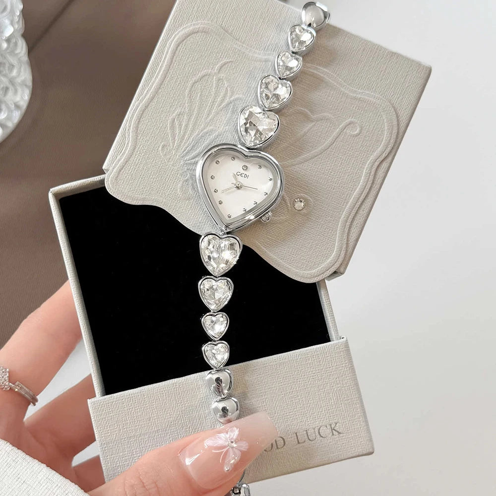 GEDI Elegant Women’s Watch Heart Shaped Dial Fashion Sparkling Rhinestone Heart Bracelet Ladies Watches Jewelry Gift for Her