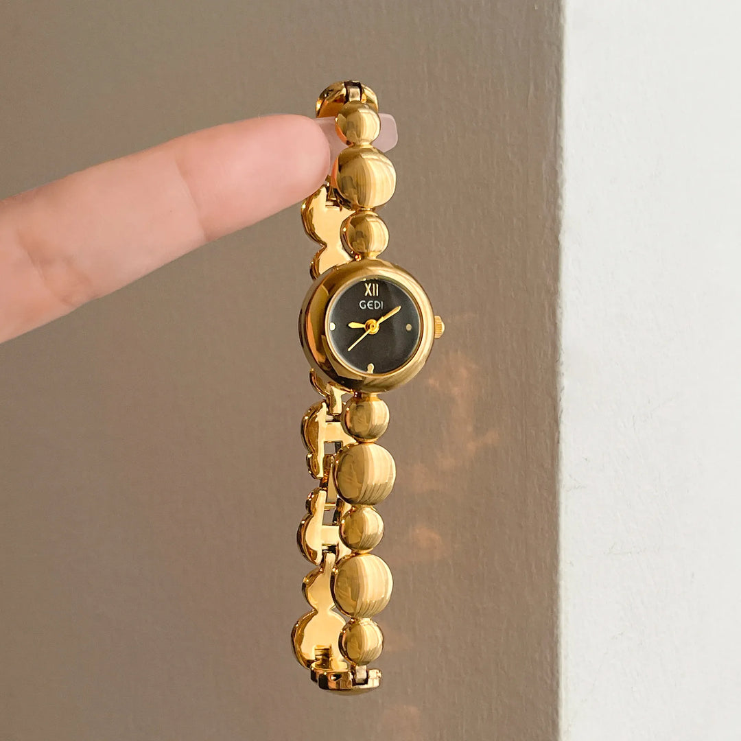 GEDI 2026 New Woman Watch Luxury Vintage Red Round Dial Quartz Watches, Gold Bracelet Ladies Quartz Wristwatch Elegant