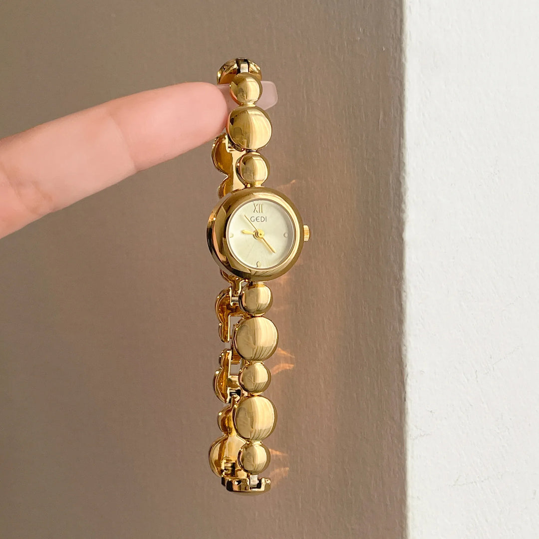 GEDI 2026 New Woman Watch Luxury Vintage Red Round Dial Quartz Watches, Gold Bracelet Ladies Quartz Wristwatch Elegant