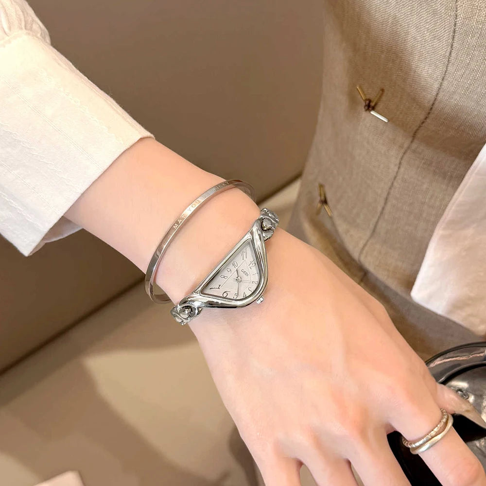GEDI Unique Irregular Triangle Wrist Watch Women Fashion Creative Bracelet Quartz Watches Dress Lady Female Clock Silver Gold