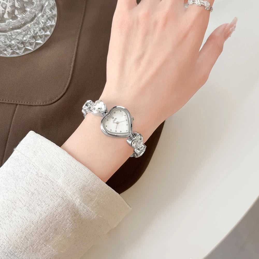 GEDI Elegant Women’s Watch Heart Shaped Dial Fashion Sparkling Rhinestone Heart Bracelet Ladies Watches Jewelry Gift for Her