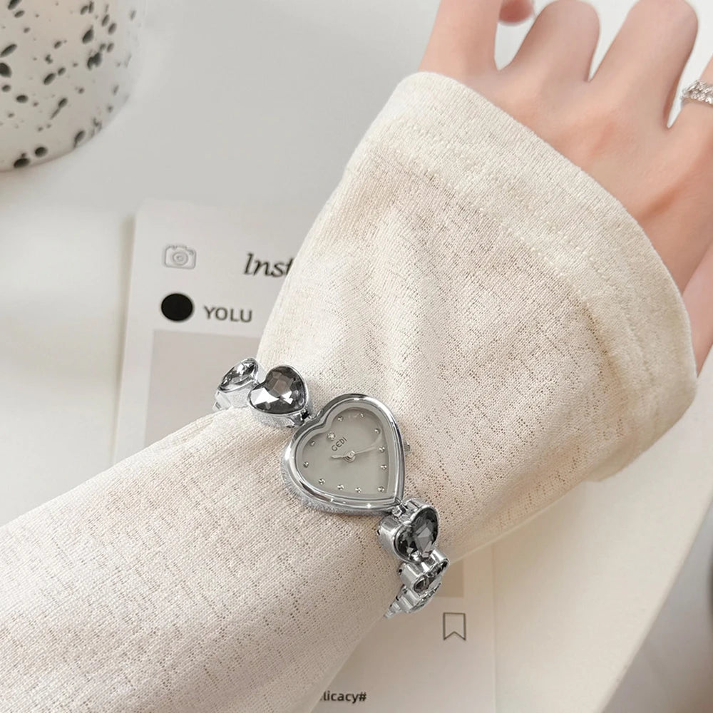 GEDI Elegant Women’s Watch Heart Shaped Dial Fashion Sparkling Rhinestone Heart Bracelet Ladies Watches Jewelry Gift for Her